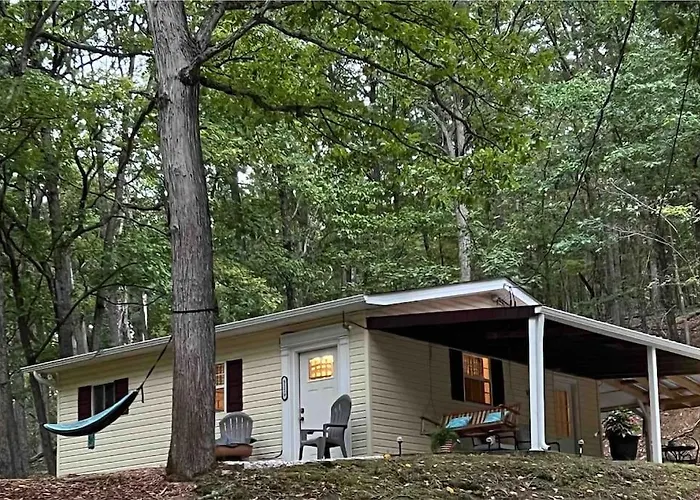 Cozy Cabin, Minutes From Lost River State Park