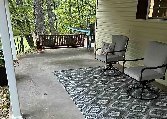 Cozy Cabin, Minutes From Lost River State Park