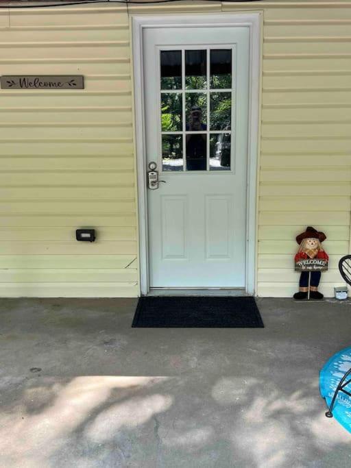 Cozy Cabin, Minutes From Lost River State Park Holiday home *