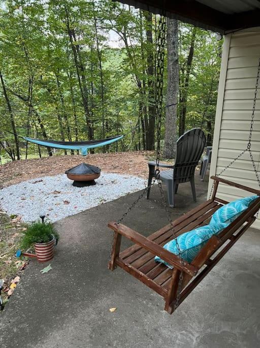 Cozy Cabin, Minutes From Lost River State Park