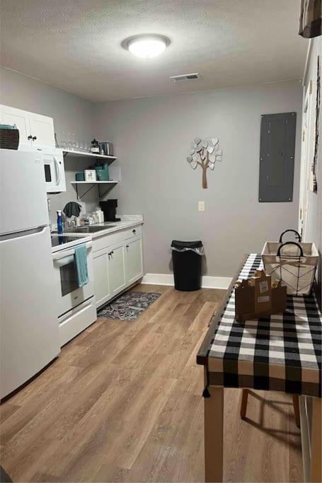 Cozy Cabin, Minutes From Lost River State Park